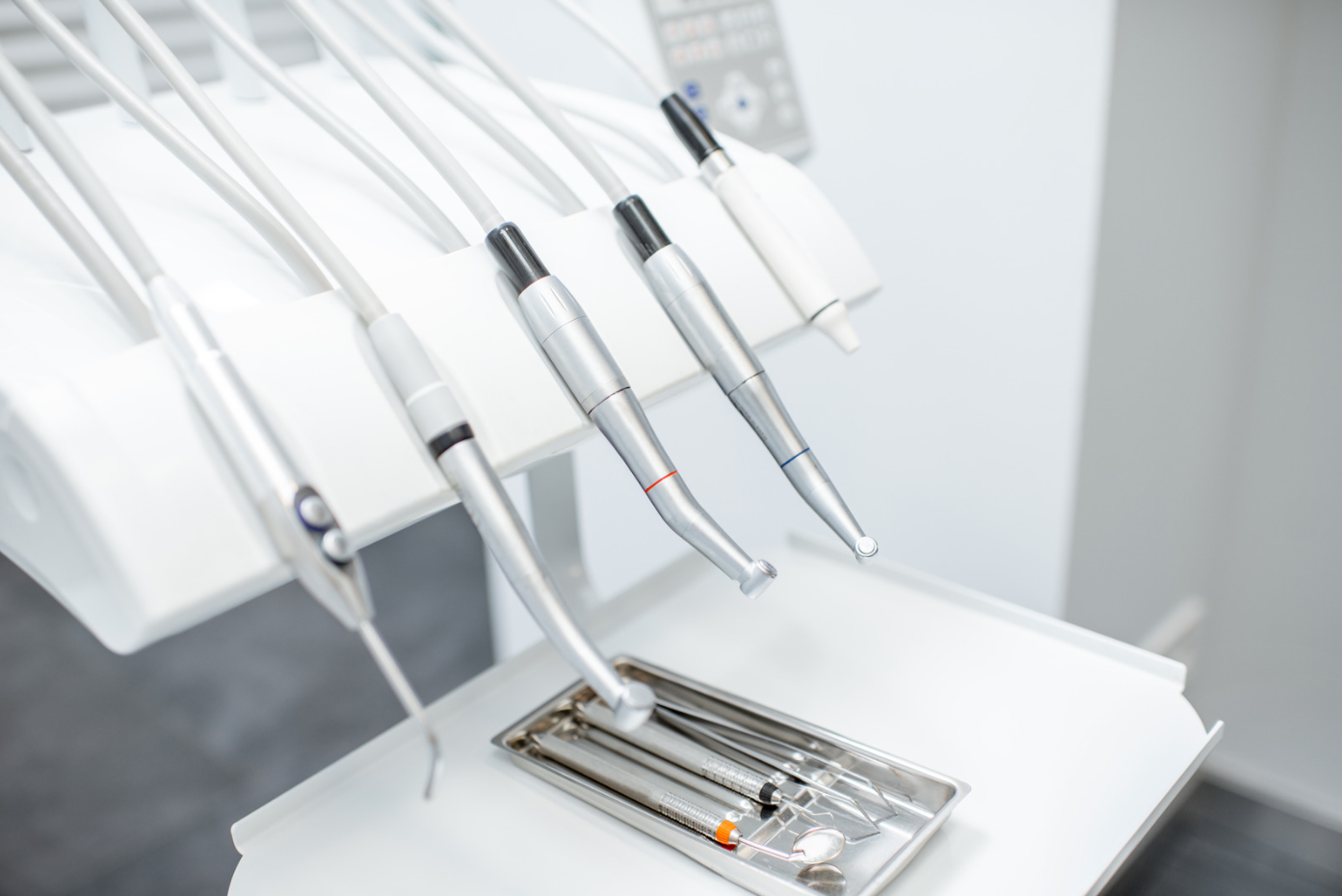 Dental instruments and equipment connected to software-enabled workflows